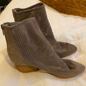 Jeffrey Campbell jenelle bootie taupe wood heel